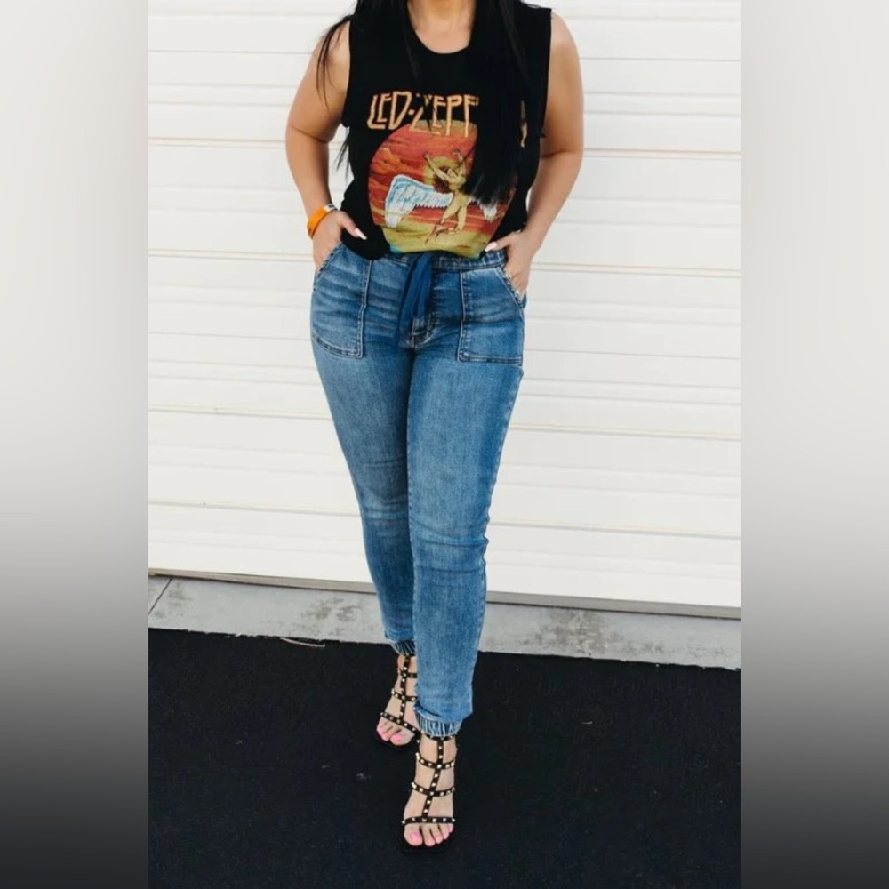 RISEN JEANS - The tie-waist Jean Jogger. 
Size: 29 or 9 - fits 10 too.